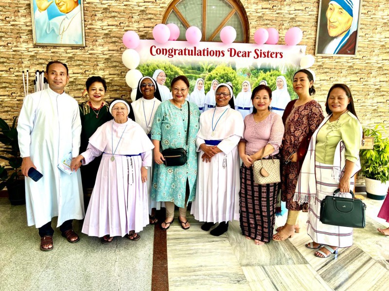 Rev Sr. Toms Maria with Rev Fr Benjamin Chang and others Rev Sr. Toms Maria with Rev Fr Benjamin Chang and others